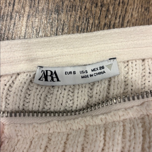 Zara Off-Shoulder Ribbed White Sweater - Picture 4 of 10